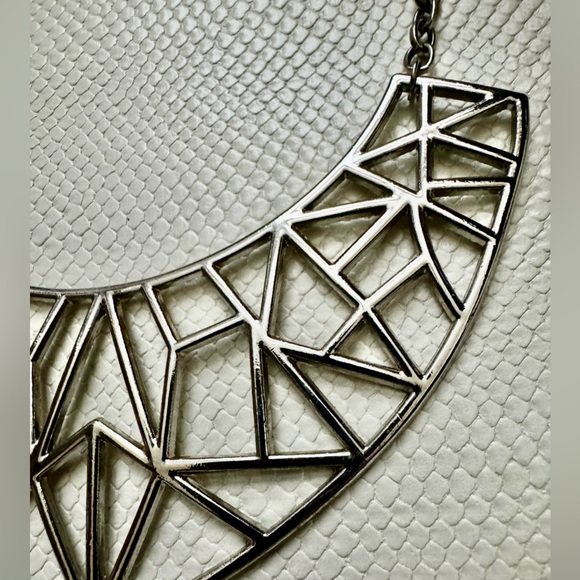 Silver Geometric Necklace NWOT - Picture 3 of 6